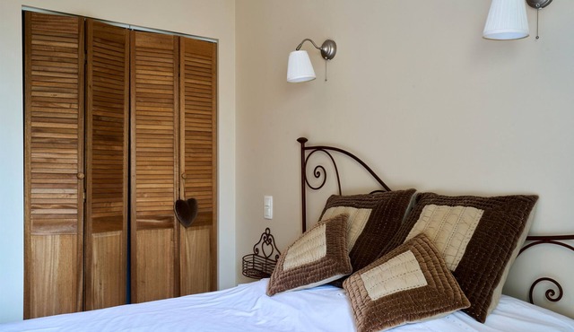 Bed and Breakfast 'Mélanosporum' with Private Terrace, Shared Garden and Wi-Fi