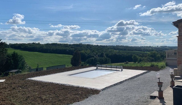 Bed and Breakfast, near TOULOUSE, in CARAMAN