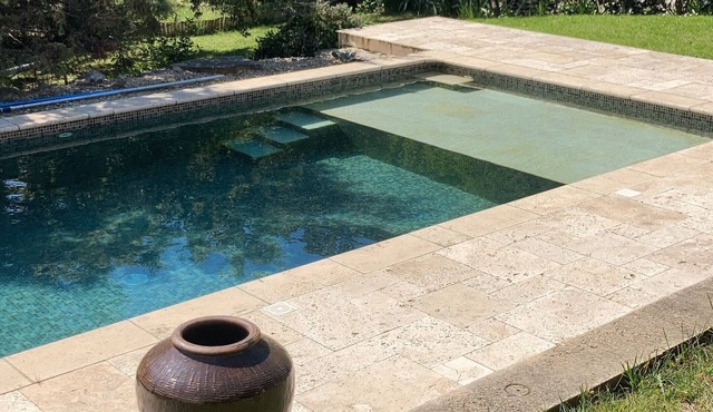 Bed and Breakfast 'Nimes' with Shared Pool, Shared Terrace and Wi-Fi