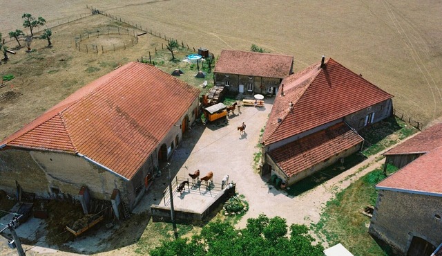 Bed and breakfast on a farm close to the freeway without the nuisance.