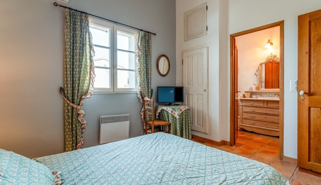 Bed and Breakfast 'Provence' with Shared Terrace, Shared Garden and Wi-Fi