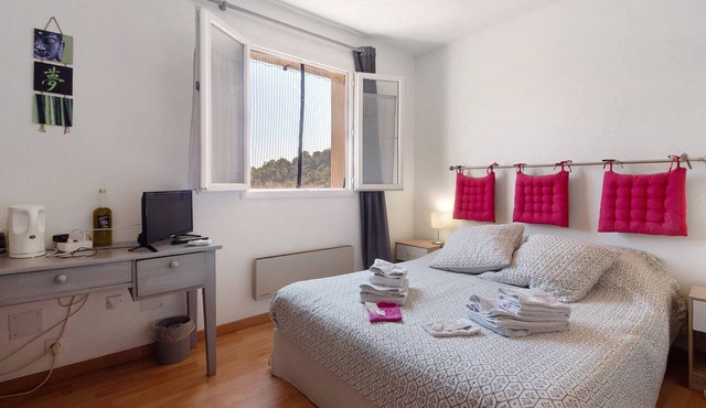Bed and Breakfast 'Perroquet' with Mountain View, Wi-Fi and Air Conditioning