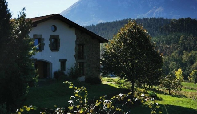 Bed and breakfast rooms in Estenibar Baserria