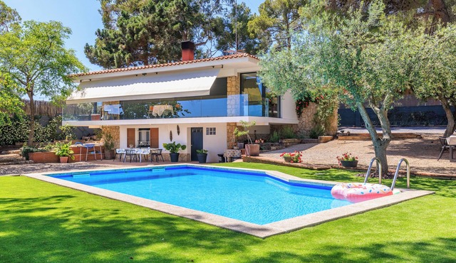 BED AND BREAKFAST: sea and mountain. Ideal for families with a pool