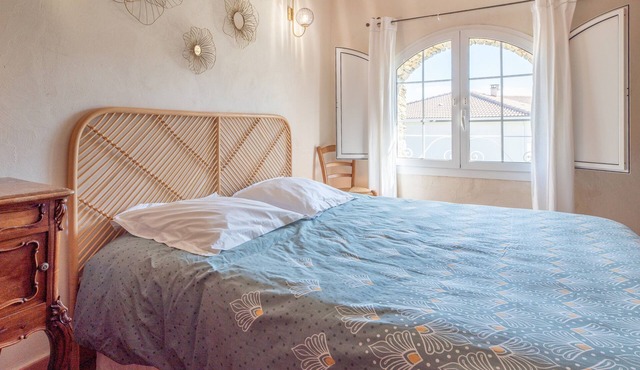 Bed and Breakfast 'Stella' with Shared Pool, Wi-Fi and Air Conditioning
