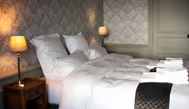 Bed and Breakfast 'Suite Familliale - Vue Sur Jardin' with Shared Garden and Wi-Fi