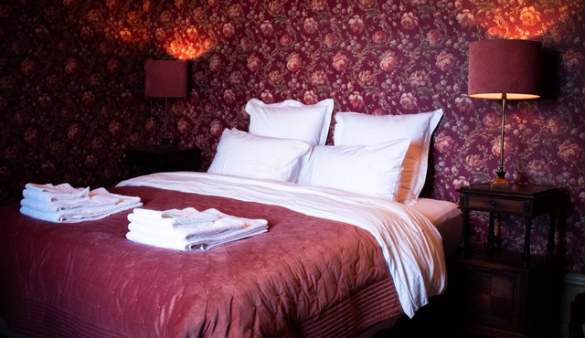 Bed and Breakfast 'Suite Familliale - Vue Sur Parc' with Shared Garden and Wi-Fi