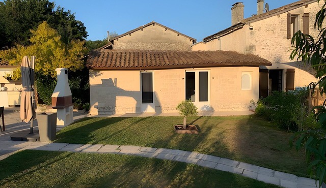 Bed and Breakfast 'La Charente-Chambre Naturiste' with Shared Pool, Wi-Fi and Air Conditioning