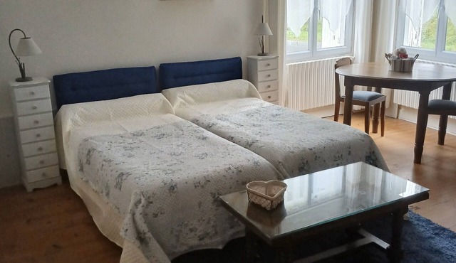 Bed and Breakfast 'Chambre Bleue' with Private Garden, Wi-Fi and Air Conditioning