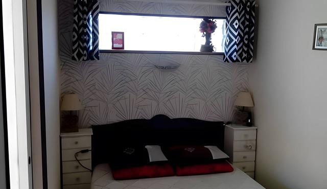 Bed and Breakfast 'Chambre Du Jardin' with Private Terrace, Private Garden and Wi-Fi