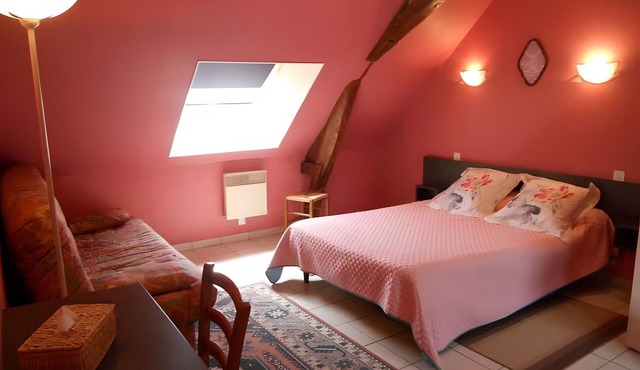 Bed and Breakfast 'Chambre Camélia' with Shared Garden and Air Conditioning
