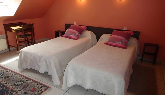 Bed and Breakfast 'Chambre Rose' with Shared Garden and Air Conditioning