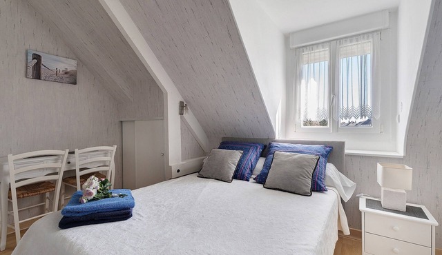 Bed and Breakfast 'La Marine' with Shared Terrace, Shared Garden and Wi-Fi