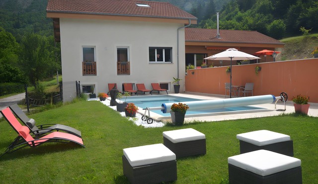 Bed and Breakfast 'La Chambre De Jaxel' with Mountain View, Shared Pool and Wi-Fi