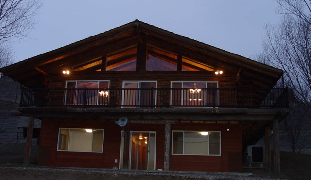 Bed, Barn, Breakfast Log Home 50 Acres Rural Idaho