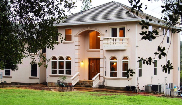 Bed & Berries in the CA Wine Country! From the Founder of Shari's Berries!