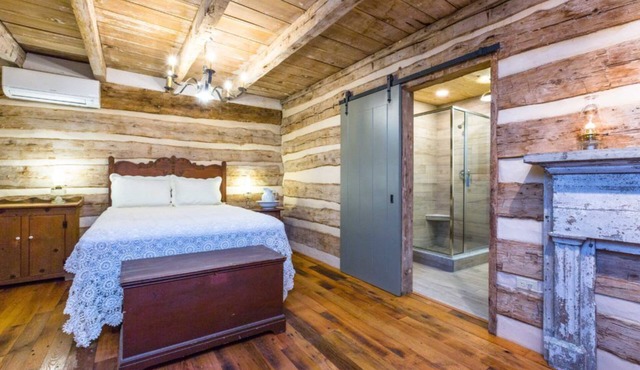 Bed&Breakfast in a 1795 Log Cabin on working farm, Margaret Baylor-Swoope suite
