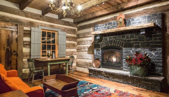Bed&Breakfast in a 1795 Log Cabin on working farm, Honorable Jacob Swoope Suite