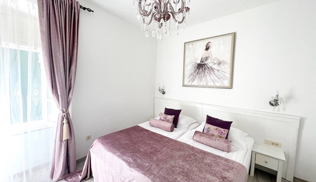 Bed&Breakfast Sorgo Palace- Comfort Family Room (Amethyst)