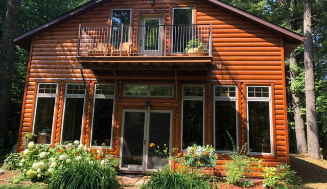 Bed & Breakfast Suite At The Wooded Retreat!