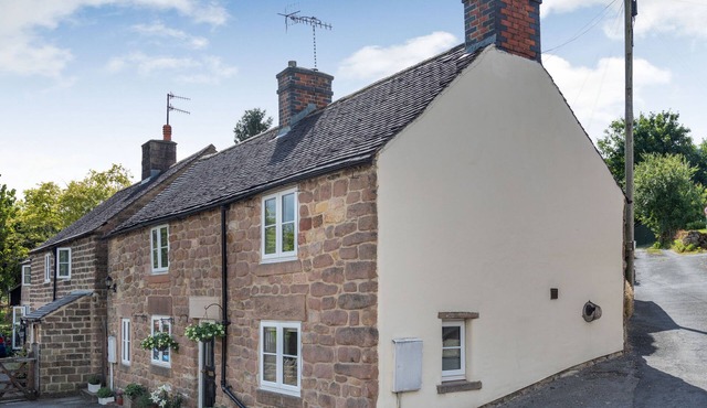 BEDEHOUSE COTTAGE, family friendly, with a garden in Cromford