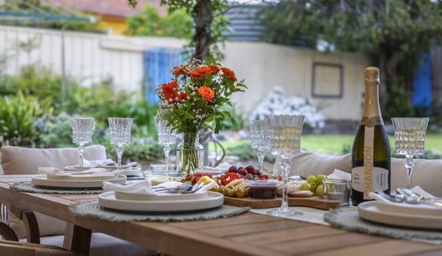 Bedford Beauty Stylish Retro Family Home w/office