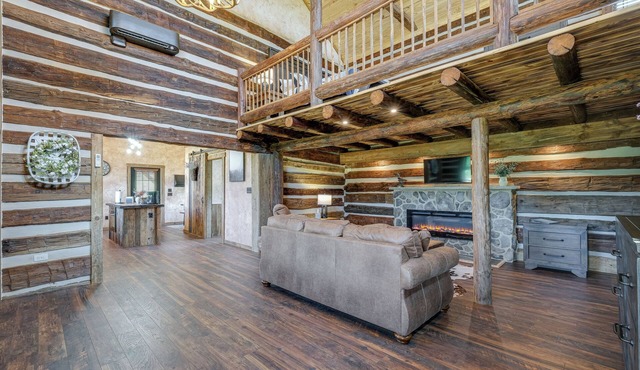 Bedford Cabin w/Porch, 5 Mi to Historic District!