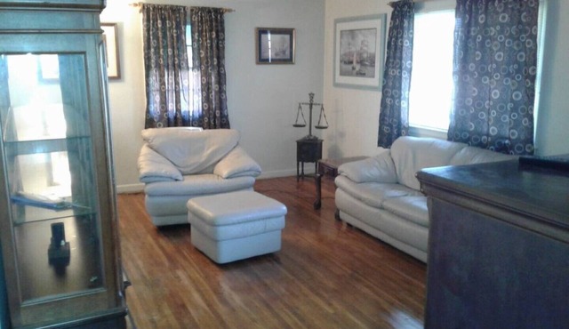 Bedford Stone Cottage Near Keeneland and Horse Park