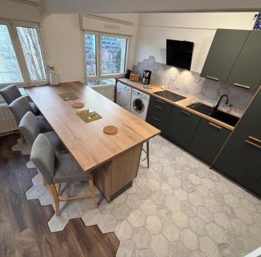 BedinReims elegant green bottle quiet and close to center free parking and wifi free ideal 5 à 9 Adultes