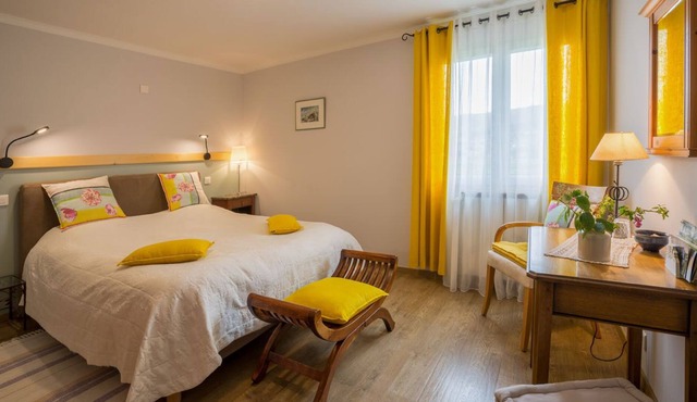 Bedroom 1 to 2p. self-catering, Park, Kitchen/dining room