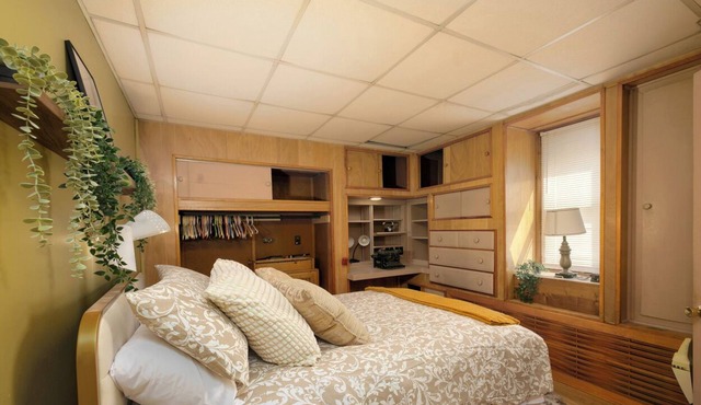 Bedroom 2, Retro Vibin' House, 30mi to Pittsburgh