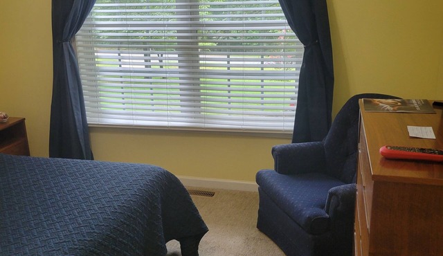bedroom available in my house in lovely Seneca. 5 miles from Clemson University