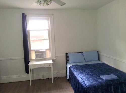 Bedroom close to stadiums and downtown