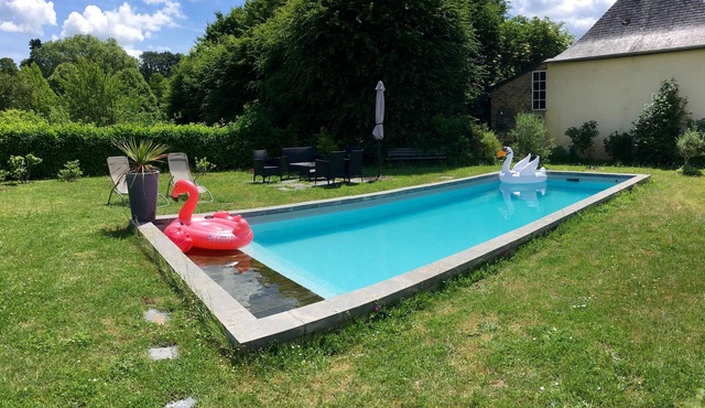bedroom cottage with pool