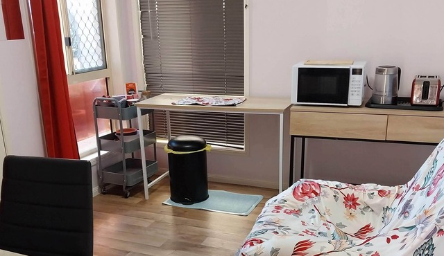 Bedroom Plus your own Kitchenette, lounge, Fridge, TV. Near Uni. Safe, clean.