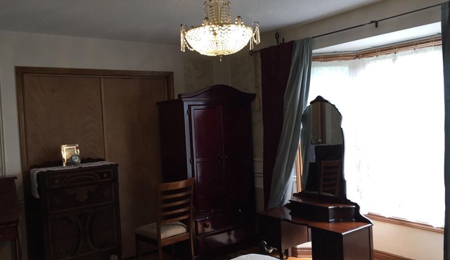 Bedroom second floor in large house next to UWO nad bus to Fanshawe College