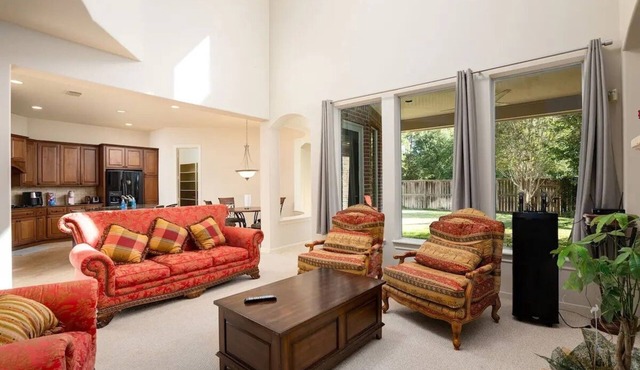 Bedroom with 3.5-Bathroom near Golf Course!