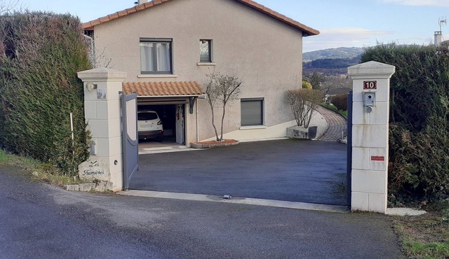 Bedroom with ensuite bathroom, South Burgundy