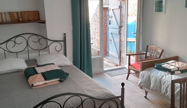 BEDROOM with separate entrance, Pte terrace, Carport. Mini 2nights. Pets ok