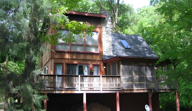 Bedrooms 2, Bathrooms 1.5, Sleeps 4