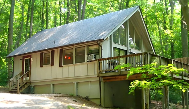 Bedrooms 2, Bathrooms 1, Sleeps 4
