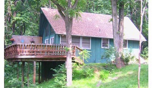 Bedrooms 3, Bathrooms 1, Sleeps 6