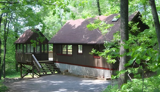 Bedrooms 3, Bathrooms 1, Sleeps 6
