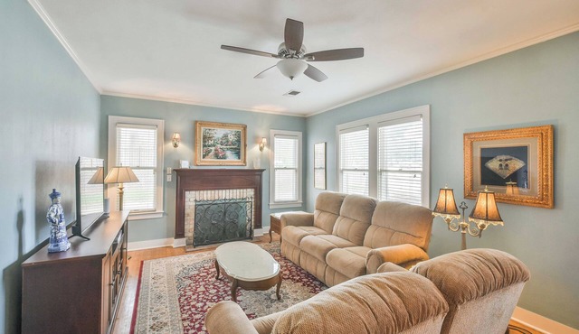 BEE in BRENHAM Holiday Cottage - Premium location walking distance to downtown