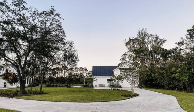 "Bee Keeper's Cottage" on private estate, new construction, close to everything!