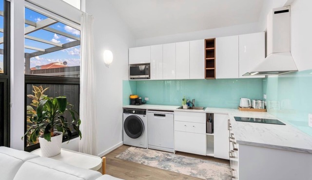 Bee’s Knees Studio: 5min-CBD/Airport/Henley Beach