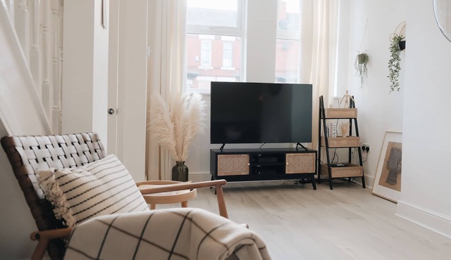 Bee Stays- Pickmere House