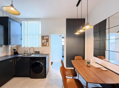 Bee Stays - Pickmere House