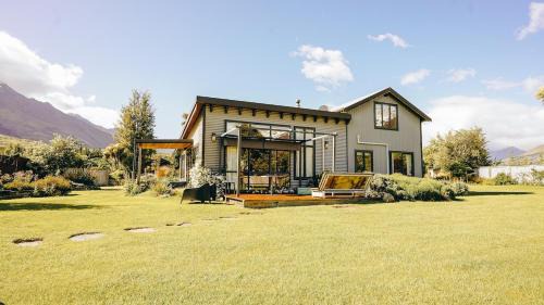 Bee Wild Garden Sanctuary Private Oasis