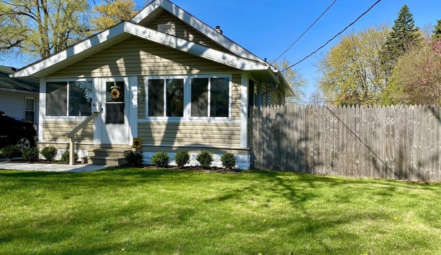 ~Bee1 Bungalow~Charming & Cozy in a Prime Location!
